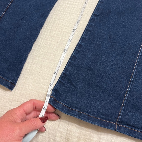 New Without Tags, Never Worn Women's Flared Blue Jeans. Size 15 - Picture 7 of 7
